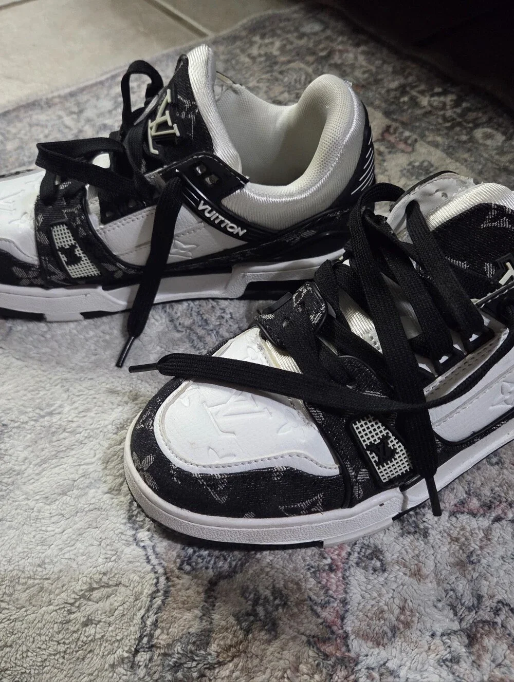 LV Woman's Size 6.5 White And Black Leather Shoes with Gold Size Tag